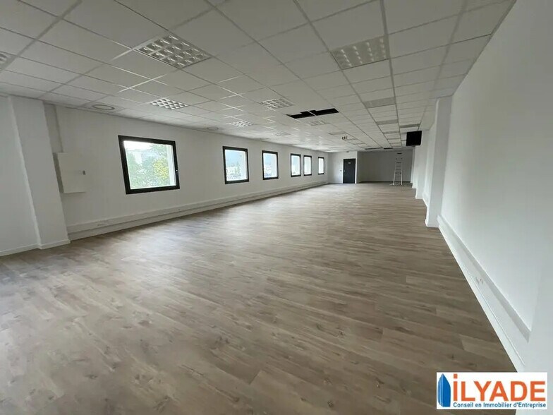 Bureau dans Aubagne à louer - Photo intérieure - Image 3 de 4