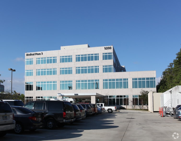 9200 Pinecroft Dr, The Woodlands, TX à louer - Photo du bâtiment - Image 2 de 3