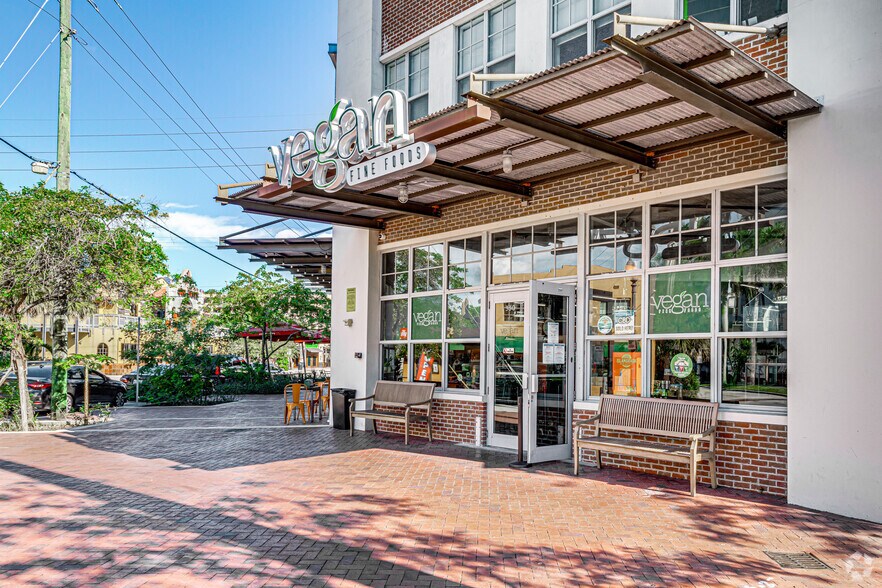 330 SW 2nd St, Fort Lauderdale, FL à louer - Photo du bâtiment - Image 2 de 11