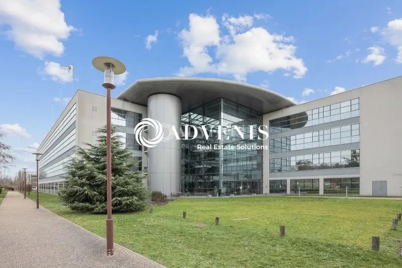 Flex in Guyancourt for lease - Building Photo - Image 2 of 4