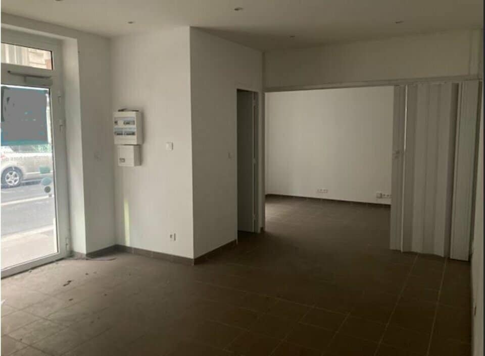 Retail in Paris for lease Interior Photo- Image 1 of 9