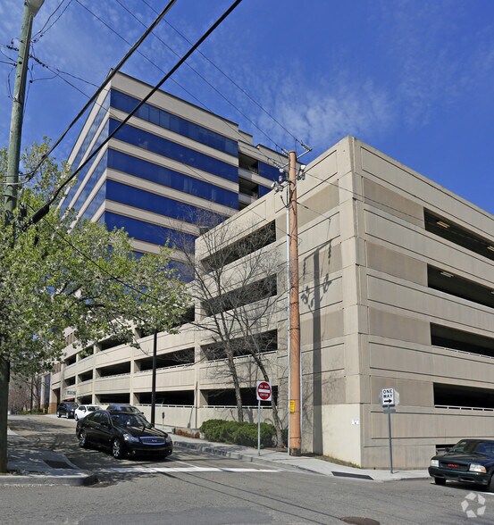 550 W Main St, Knoxville, TN à louer - Photo du bâtiment - Image 2 de 4
