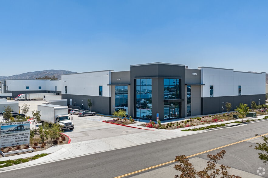 11179 Banana Ave, Fontana, CA for lease - Building Photo - Image 1 of 26
