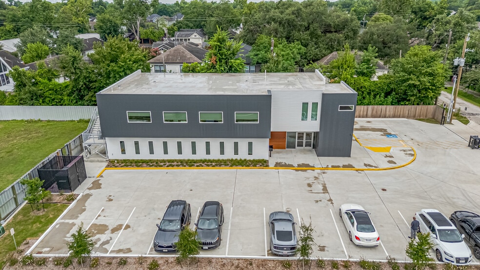 2535 North Fwy, Houston, TX for lease - Building Photo - Image 2 of 6