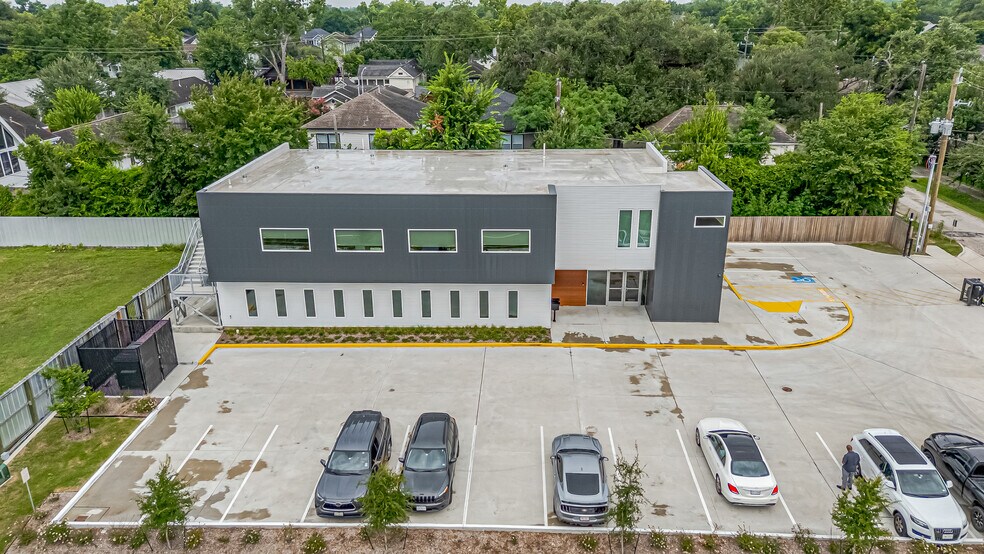 2535 North Fwy, Houston, TX à louer - Photo du bâtiment - Image 2 de 6