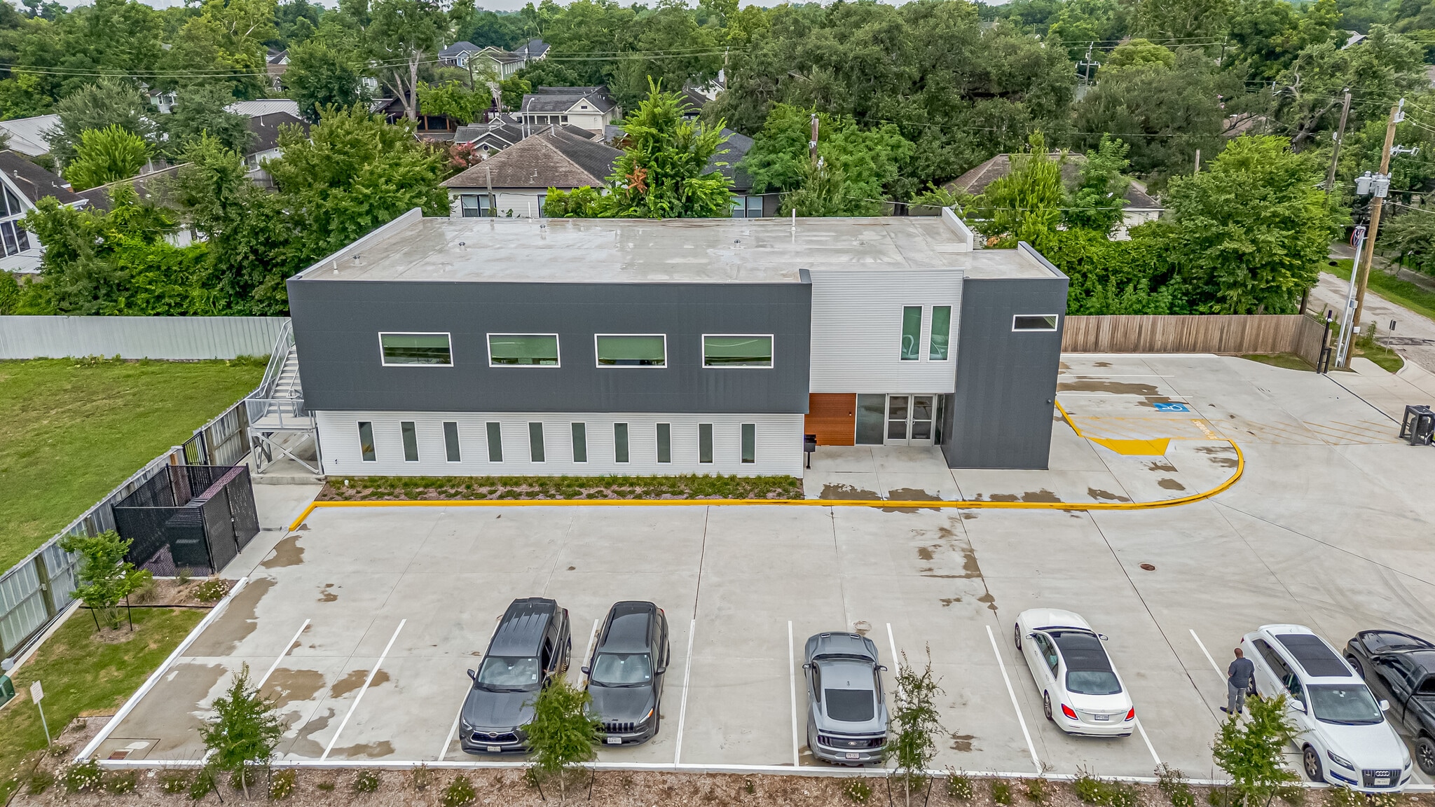 2535 North Fwy, Houston, TX for lease Primary Photo- Image 1 of 2