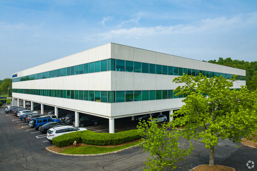 30 Two Bridges Rd, Fairfield, NJ for lease - Building Photo - Image 1 of 8