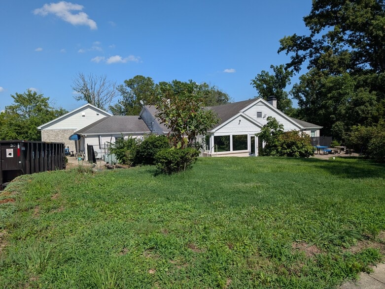 2210 Tucker Station Rd, Louisville, KY à vendre - Photo du bâtiment - Image 2 de 27