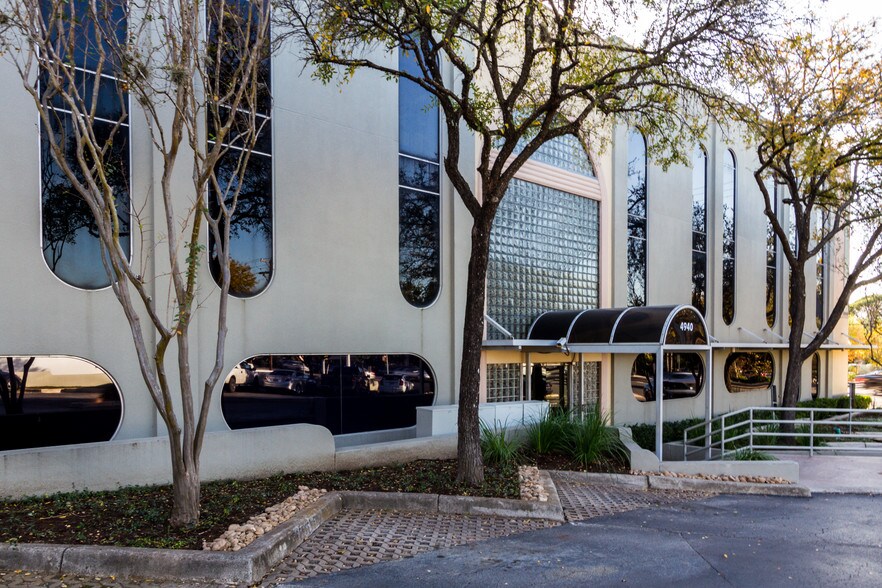 4940 Broadway St, San Antonio, TX à louer - Photo du bâtiment - Image 3 de 4