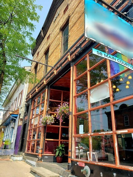 54 Main St, New Paltz, NY à vendre - Photo du bâtiment - Image 2 de 66