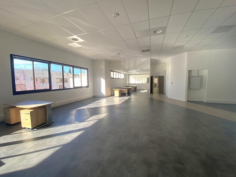 Avenue Du Chateau De Jouques, Gémenos for lease - Interior Photo - Image 3 of 11