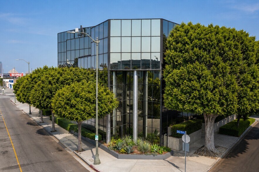 11022 Santa Monica Blvd, Los Angeles, CA à louer - Photo du bâtiment - Image 2 de 3