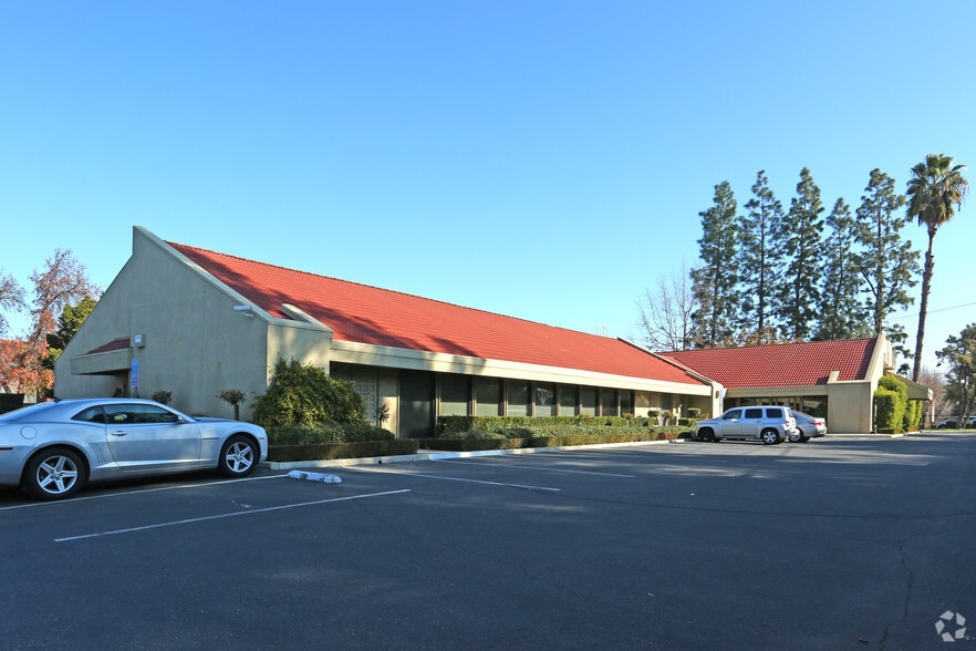 225 W Shaw Ave, Fresno, CA for lease - Primary Photo - Image 1 of 21