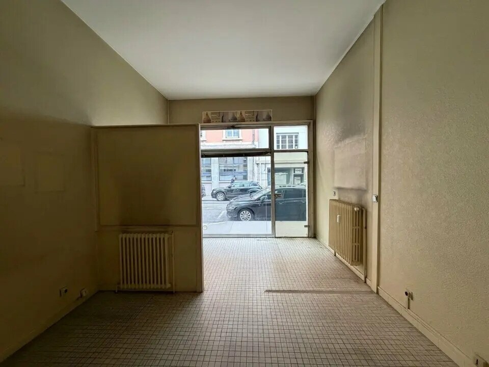 Retail in Lyon for sale Building Photo- Image 1 of 8