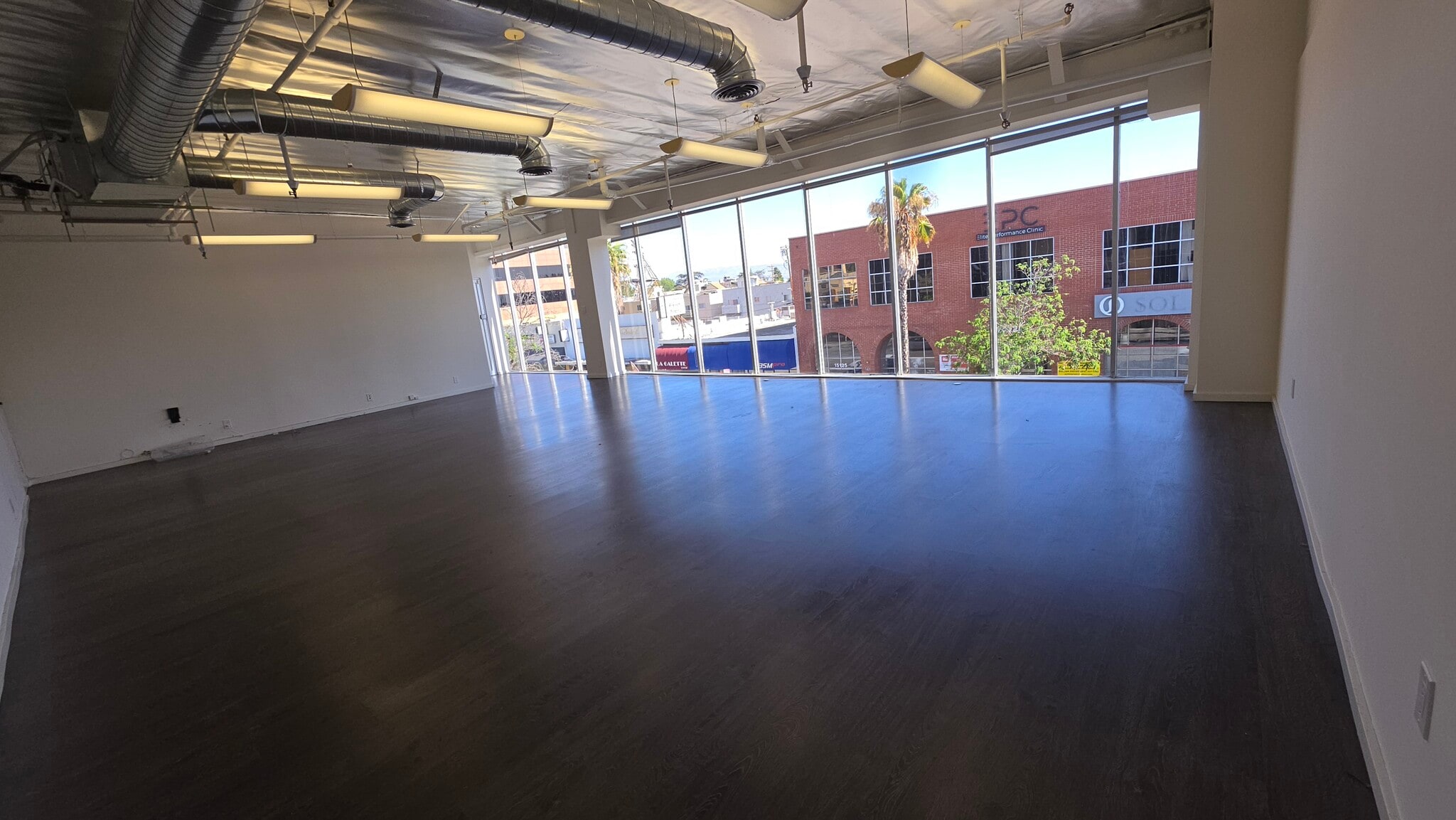 15130-15132 Ventura Blvd, Sherman Oaks, CA for lease Interior Photo- Image 1 of 3