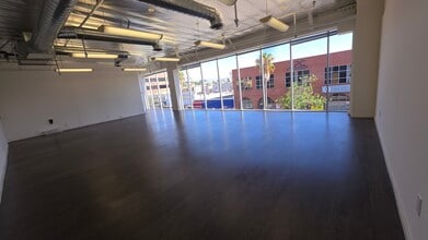 15130-15132 Ventura Blvd, Sherman Oaks, CA for lease Interior Photo- Image 1 of 3