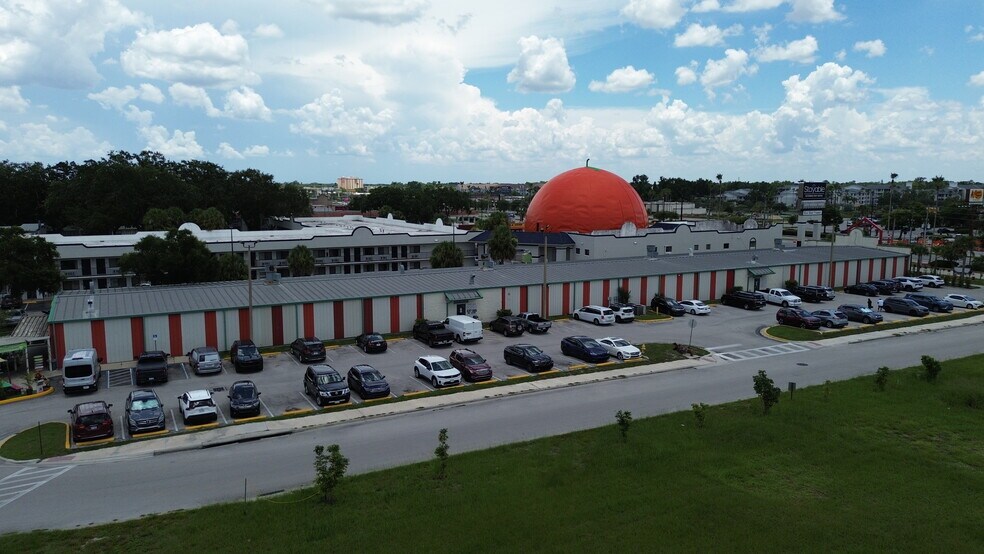 5401 W Irlo Bronson Memorial Hwy, Kissimmee, FL à louer - Photo du bâtiment - Image 3 de 7