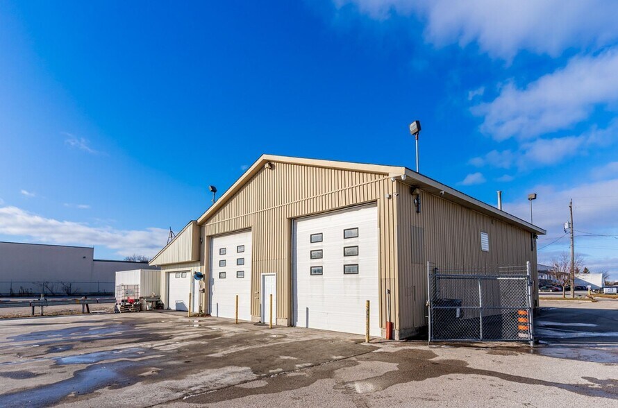 2073 Piper Ln, London, ON à louer - Photo du bâtiment - Image 3 de 13