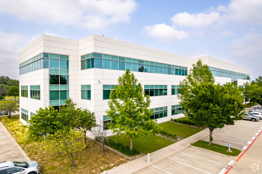 5600 Tennyson Pkwy, Plano, TX à louer - Photo du bâtiment - Image 2 de 10