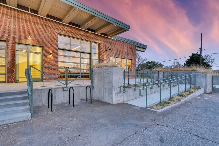 3821-3851 N Steele St, Denver, CO à louer - Photo du bâtiment - Image 3 de 23