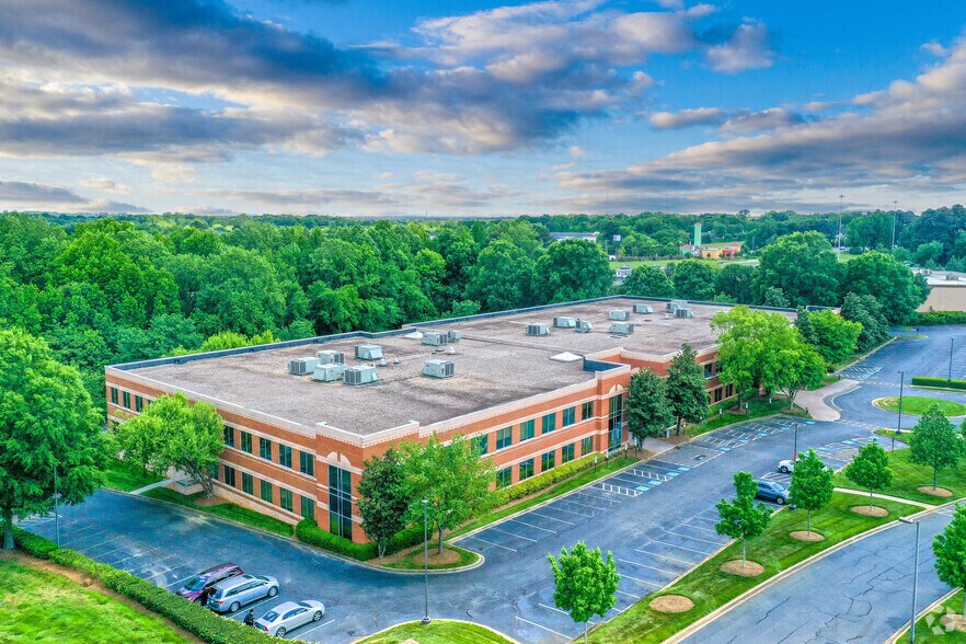 200 Regency Executive Park Dr, Charlotte, NC à louer - Aérien - Image 3 de 5