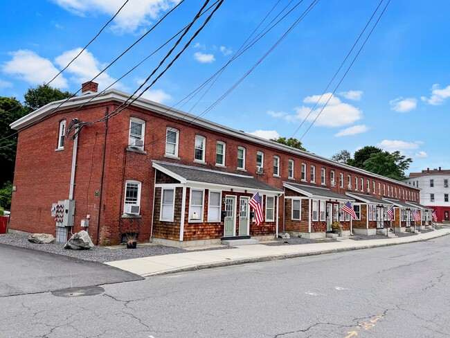 Plus de détails pour 22 Turn Key Residential Units in Clinton – Multi-résidentiel à vendre, Clinton, MA
