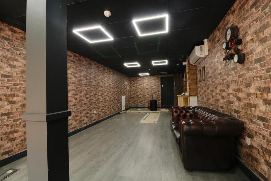 186 High St, Bloxwich for lease - Building Photo - Image 3 of 15