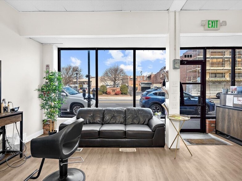 723 Frederick Rd, Catonsville, MD à louer - Photo du bâtiment - Image 3 de 11