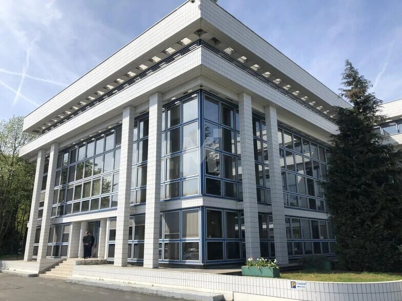 Bureau dans Évry-Courcouronnes à louer - Photo du bâtiment - Image 3 de 14