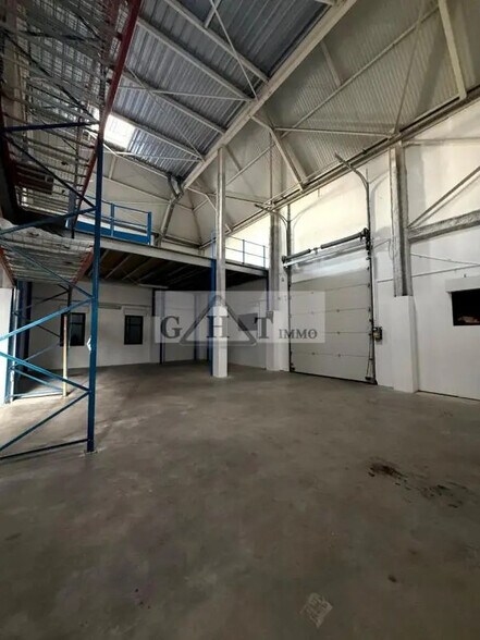 Industrial in Neuilly-sur-Marne for lease - Interior Photo - Image 1 of 3