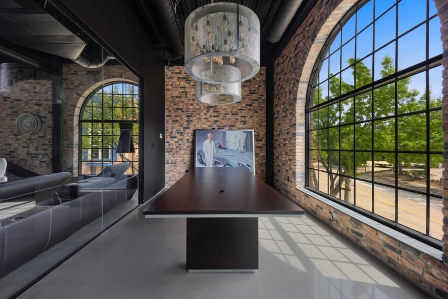4900 Arapaho Rd, Addison, TX à vendre - Photo du bâtiment - Image 2 de 16