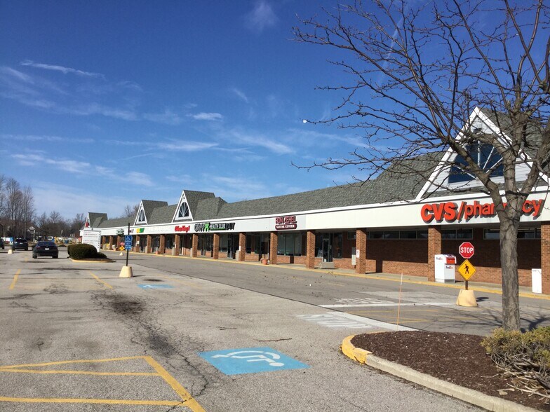 375-409 Lear Rd, Avon Lake, OH à louer - Photo du bâtiment - Image 3 de 16