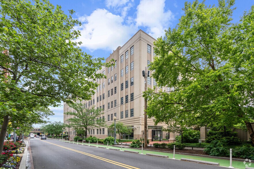 131 M St NE, Washington, DC à louer - Photo du bâtiment - Image 3 de 6