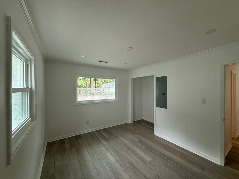 2323 Ashley River Rd, Charleston, SC à louer - Photo du bâtiment - Image 3 de 5
