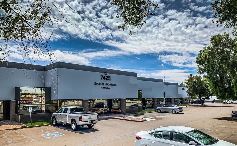 7425 S Harl Ave, Tempe, AZ à louer - Photo du bâtiment - Image 1 de 4