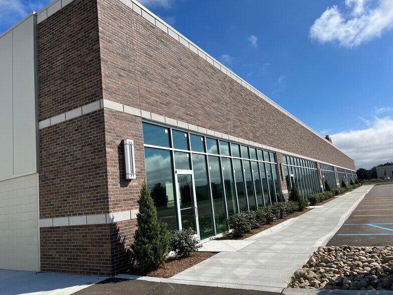 51330-51342 Schoenherr Rd, Shelby Township, MI for lease - Building Photo - Image 2 of 3