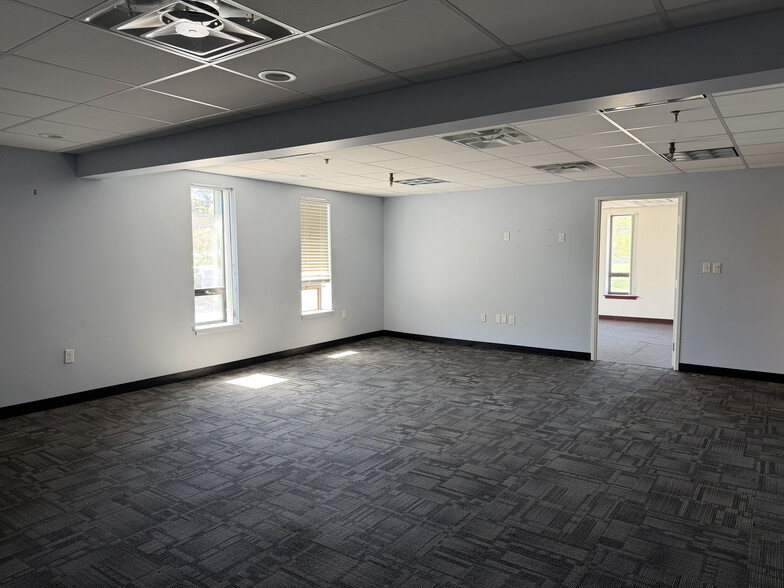185 New Boston St, Woburn, MA for lease - Interior Photo - Image 3 of 8