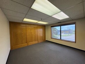15108 118 Av NW, Edmonton, AB à louer Photo intérieure- Image 2 de 6