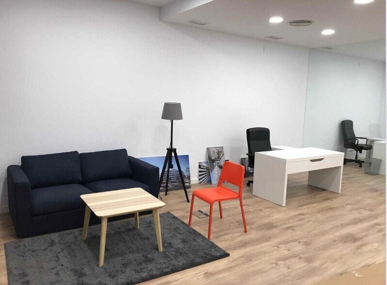 Commerce de détail dans Córdoba, Córdoba à louer - Photo du bâtiment - Image 2 de 7