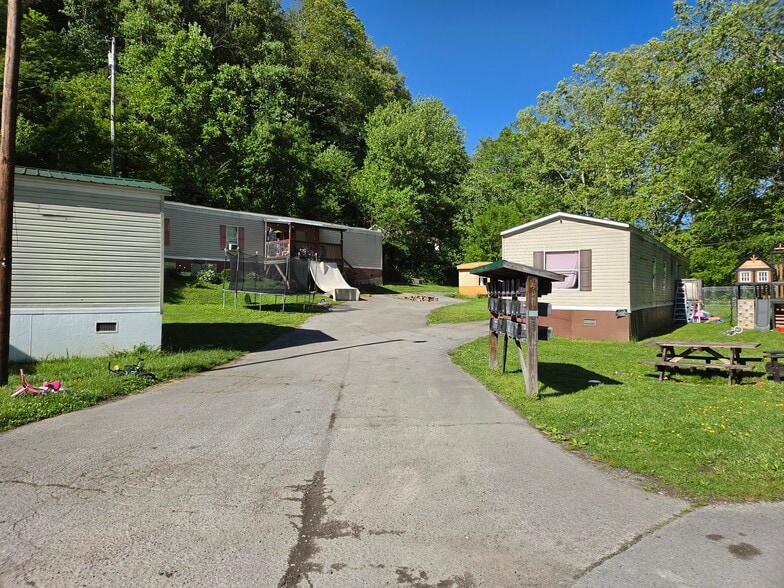 3103 Juneberry Rd, Big Stone Gap, VA for sale - Building Photo - Image 3 of 9