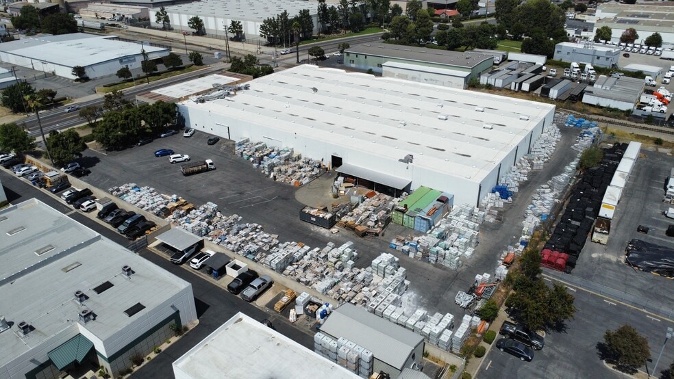 1250 E Philadelphia St, Pomona, CA for lease - Building Photo - Image 3 of 5