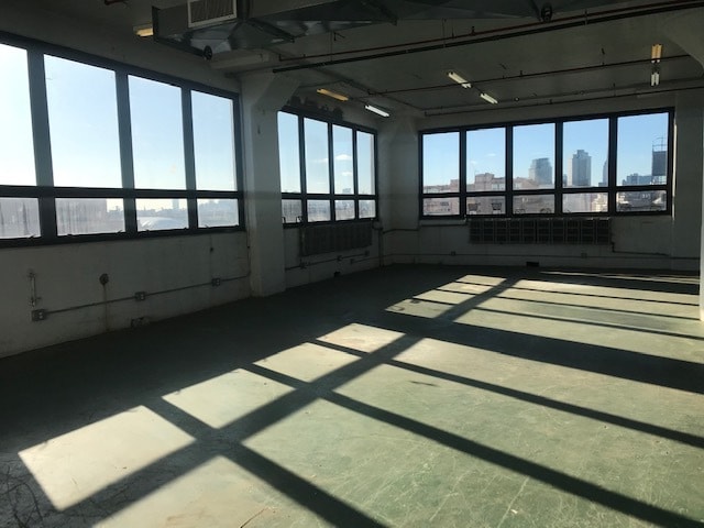 36-01 Queens Blvd, Long Island City, NY for lease - Interior Photo - Image 2 of 18