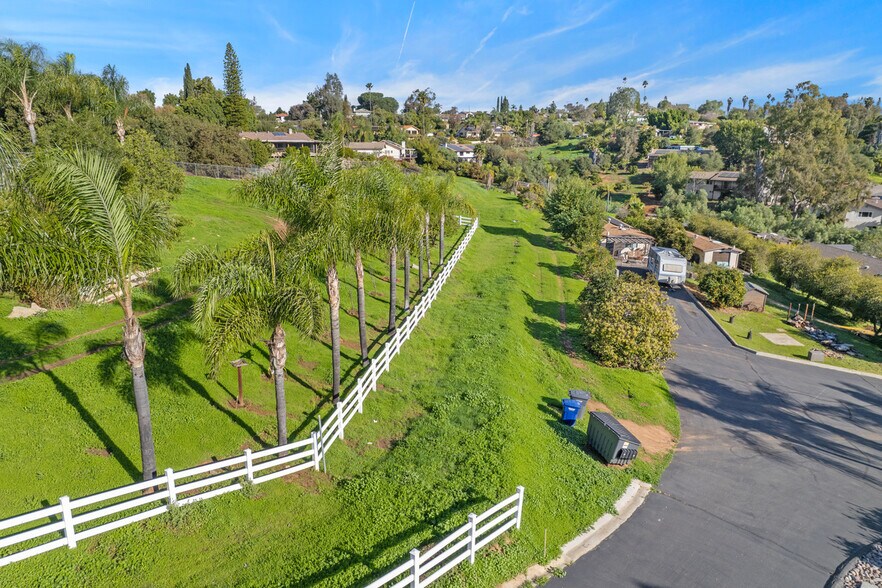 2638 Puebla St, Escondido, CA à vendre - Photo du bâtiment - Image 3 de 10