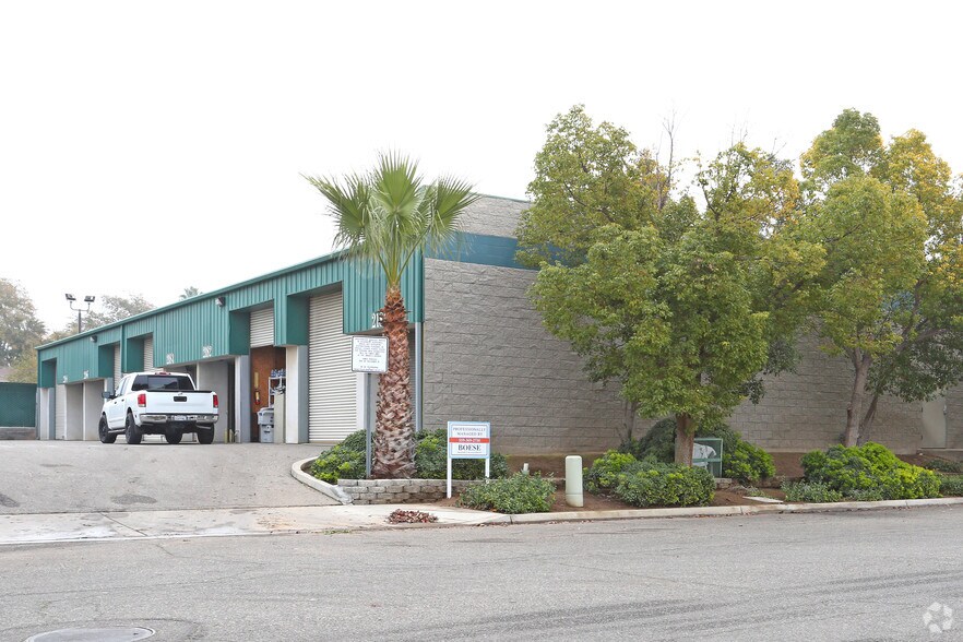 2170-2188 N Pleasant Ave, Fresno, CA à louer - Photo du bâtiment - Image 2 de 2