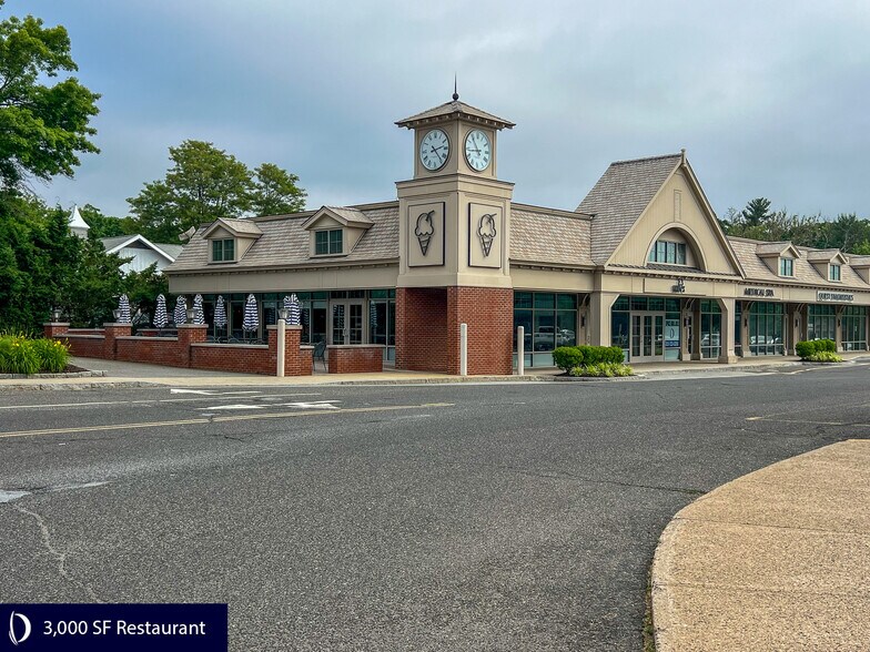 942 White Plains Rd, Trumbull, CT à louer - Photo du bâtiment - Image 1 de 16