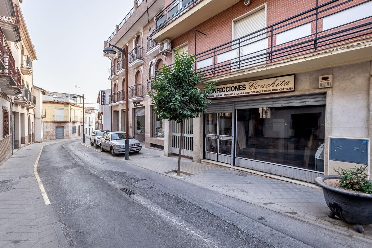Retail in Peligros for sale Building Photo- Image 1 of 9