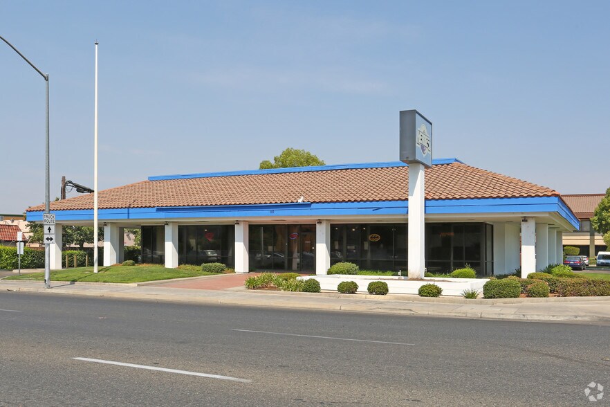 110 E Shaw Ave, Fresno, CA à louer - Photo principale - Image 1 de 7