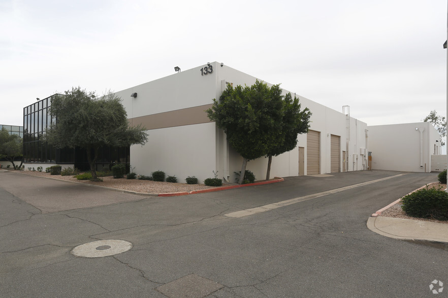 133 E Comstock Dr, Chandler, AZ à louer - Photo du bâtiment - Image 2 de 4