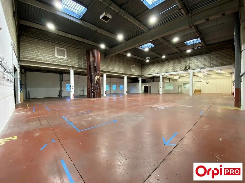 Flex in Verrières-Le-Buisson for lease - Interior Photo - Image 2 of 11