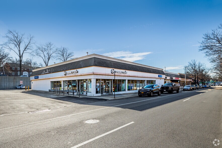 24946 Horace Harding Expy, Douglaston, NY for sale - Building Photo - Image 3 of 4